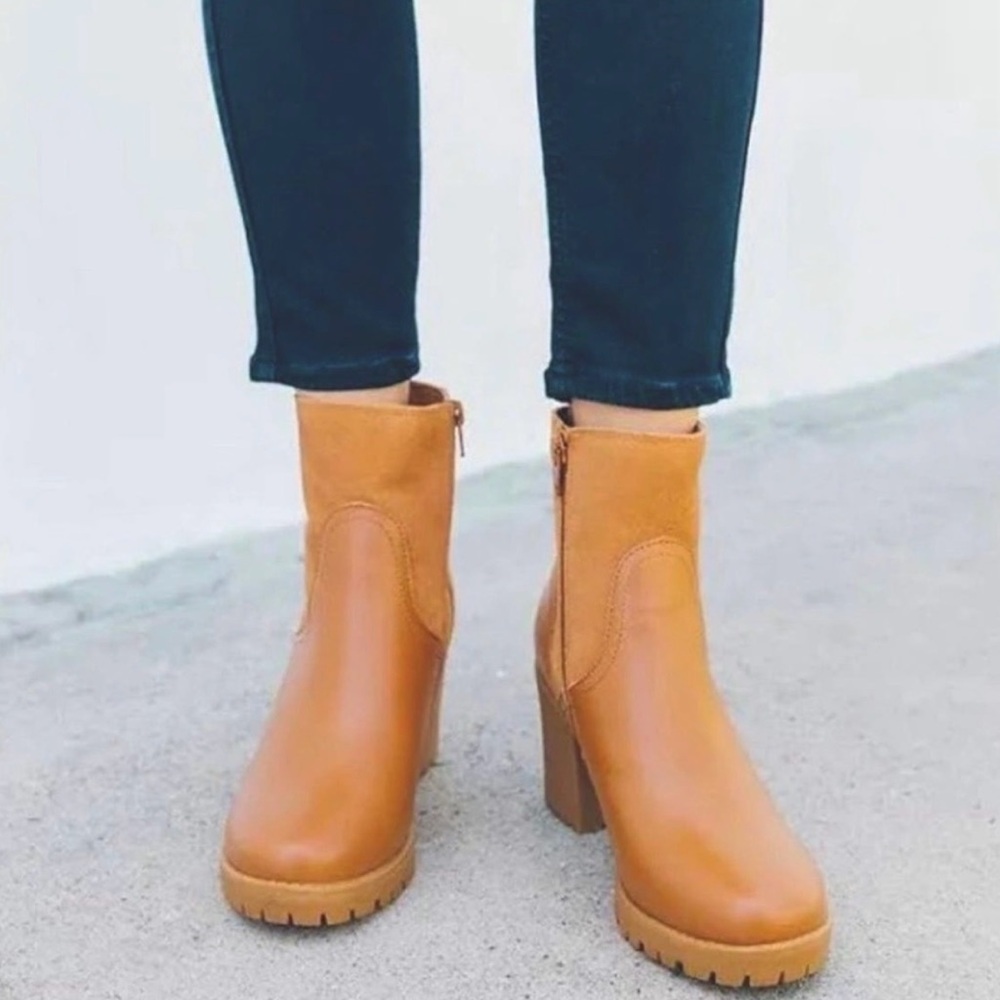 NWOT Soludos Shearling Booties - Picture 6 of 6